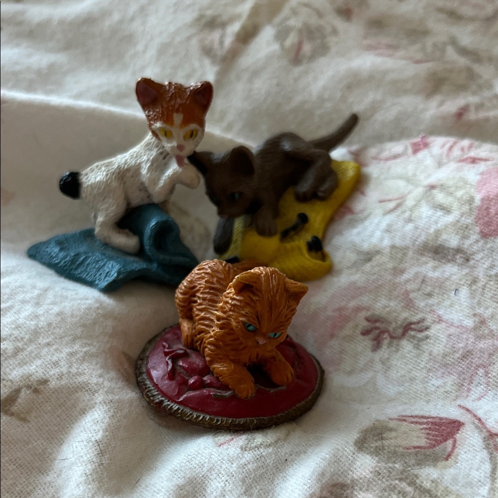 Vintage M.E.G cat figurines